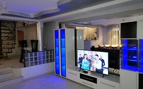 Vila primitoare cu jacuzzi și ciubăr