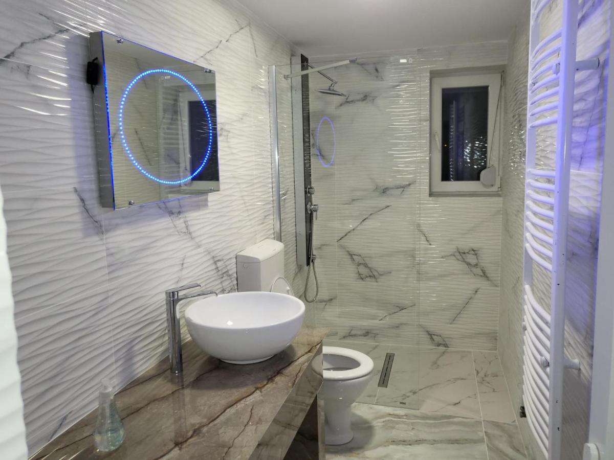 Vila primitoare cu jacuzzi și ciubăr Villa Satu Mare Exterior foto